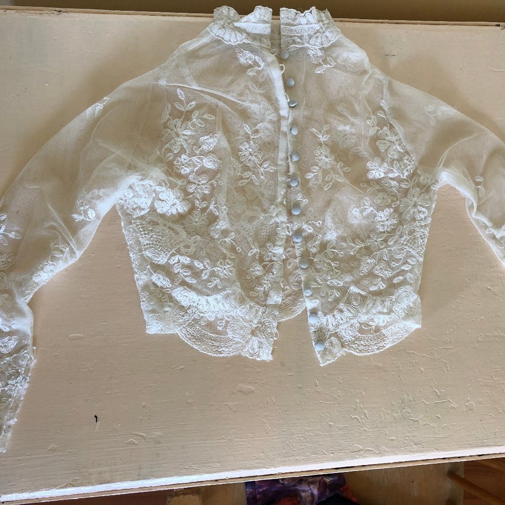 VINTAGE White Lace Crop Button Up